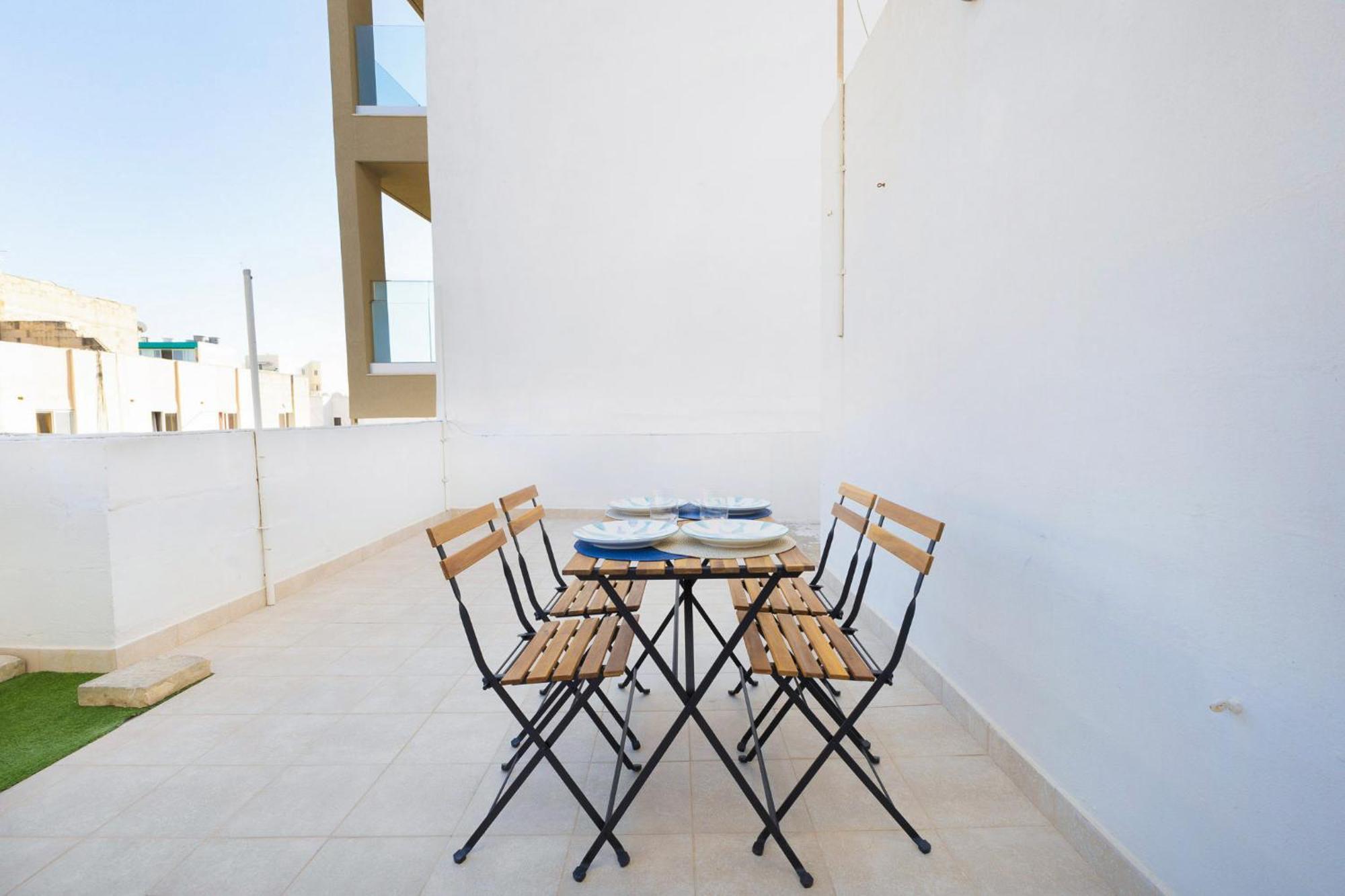 Spacious 2Br Penthouse With A Large Front-Terrace - Close To Bugibba Perched Beach 圣保罗湾城 外观 照片